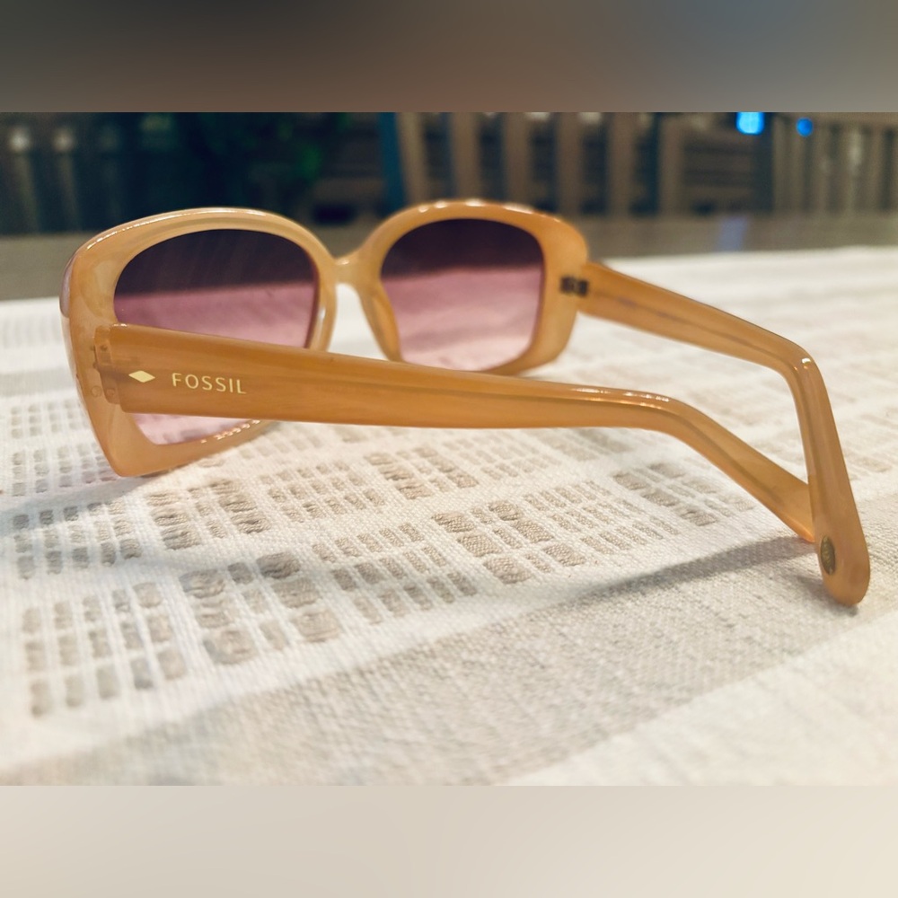 Fossil Oval Sunglasses Tan Crystal Plastic Frame with Brown Gradient Lens